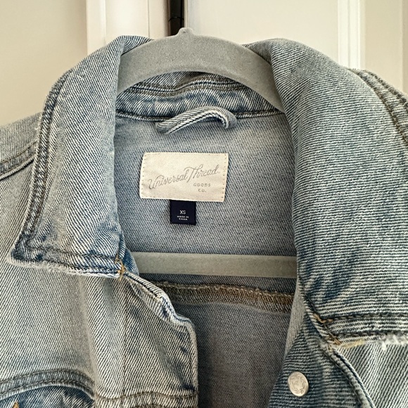 Universal Thread Oversized Classic Blue Denim Jacket - Picture 2 of 2
